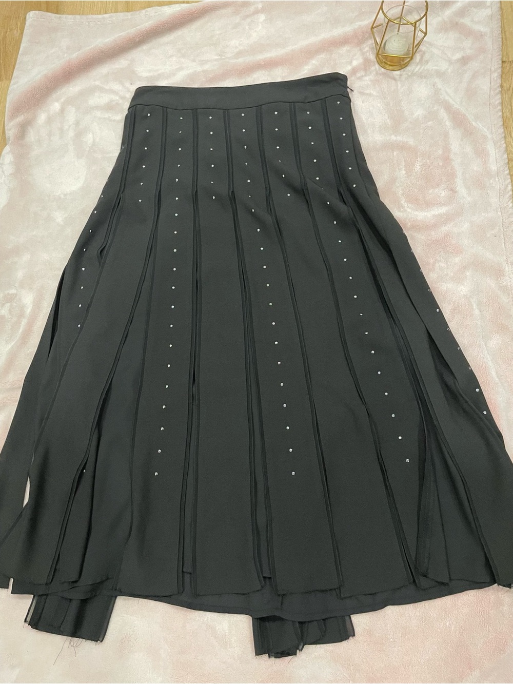 GUESS Black Pleated Studded Midi Skirt - Size 4